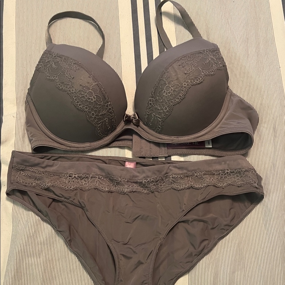 Lace Trim T-Shirt Bra & Bikini Brief Set - gray

Panties size medium 
NWOT